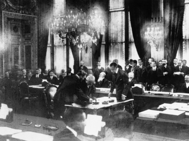 Когда был подписан Версальский мирный договор?