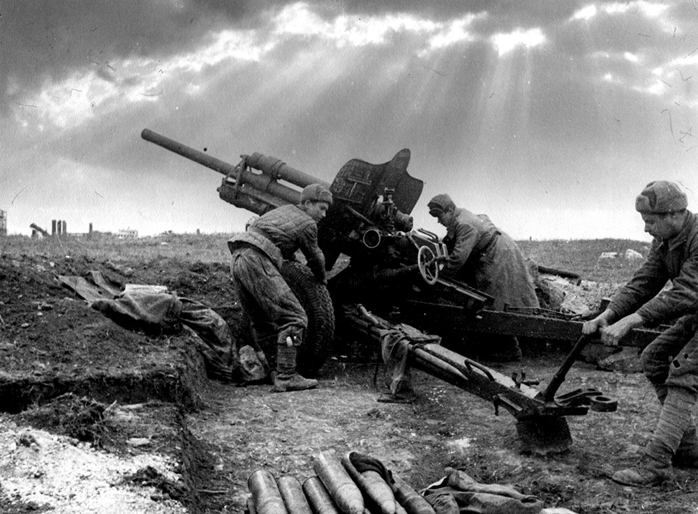 В июле 1941 года по решению суда военного трибунала был расстрелян крупный советский военачальник. Это был: