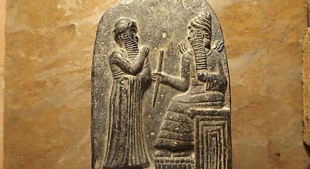 На чём были выбиты найденные археологами законы шумерского царя Хаммурапи?