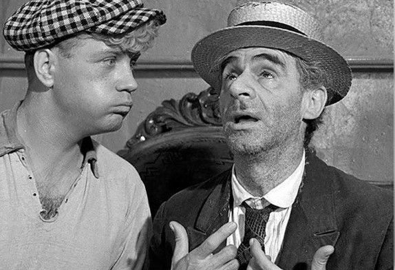 «Переходя улицу, оглянись по сторонам» — в каком произведении в качестве эпиграфа использовали такое правило?