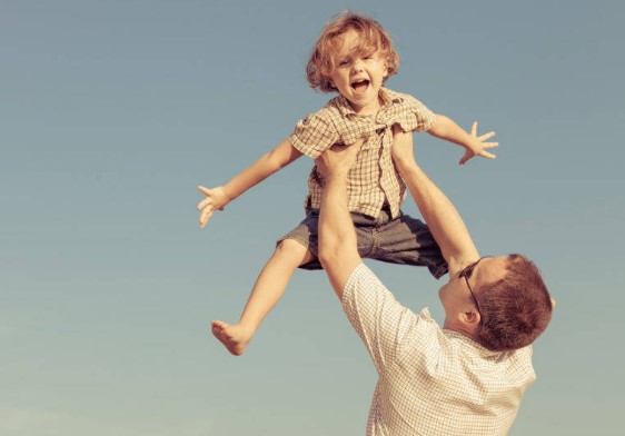 Папа и сын, дедушка и внук, сын и папа. О скольких людях идет речь, если каждый человек упомянут здесь дважды?