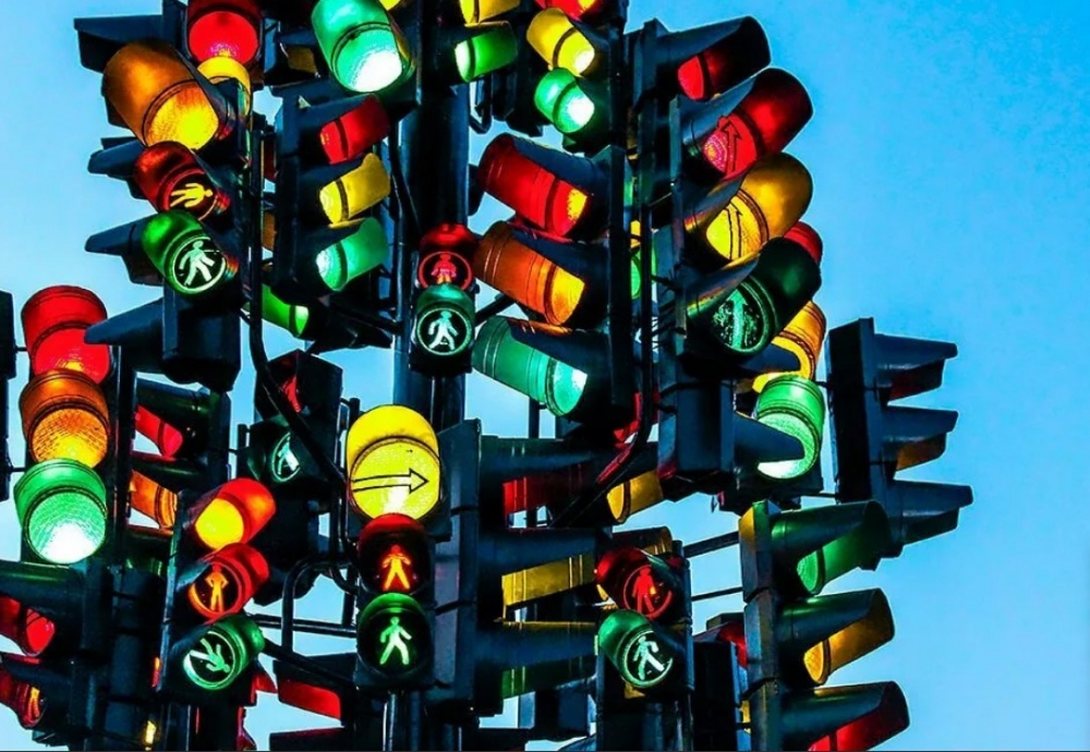 У пешеходного светофора столько сигналов: