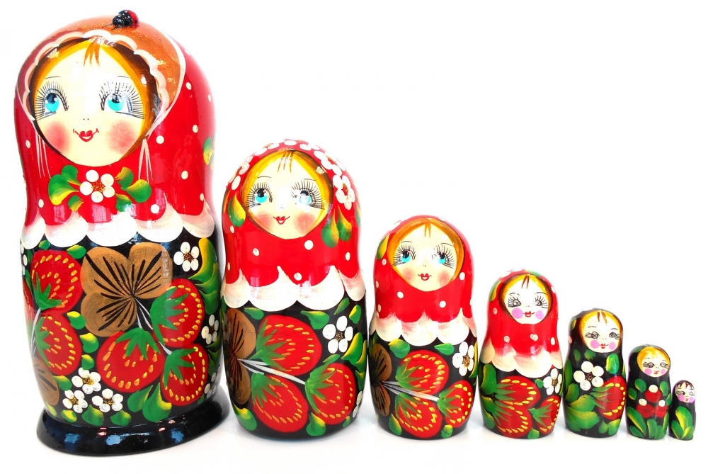 Считается, что русская деревянная расписная кукла появилась в: