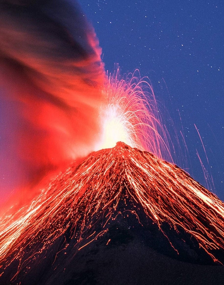 Вулкан в Южной Америке на территории южного Перу в точке с координатами 16°17′40″ ю. ш. 71°24′32″ з. д.