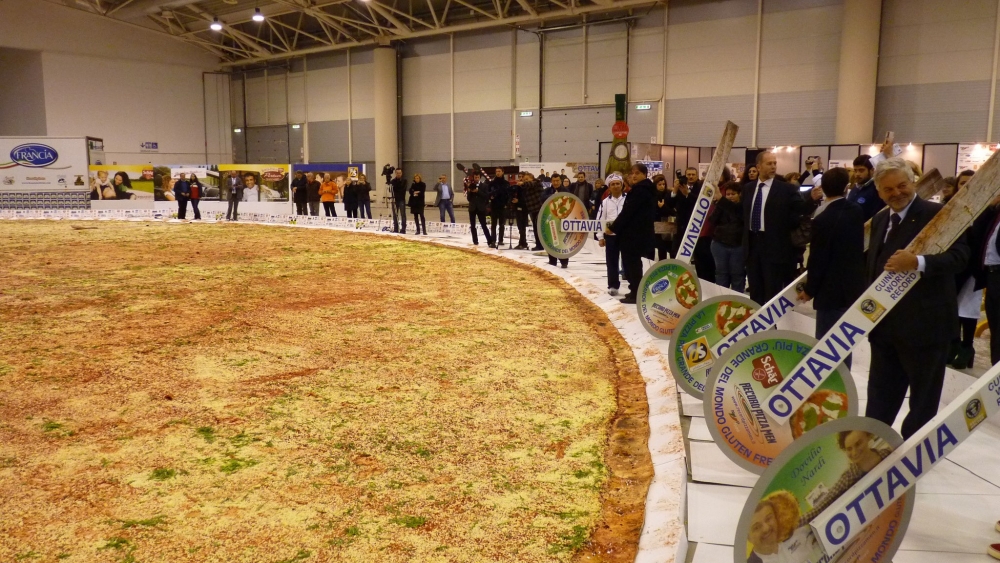 Какой был размер у самой большой пицце в мире?