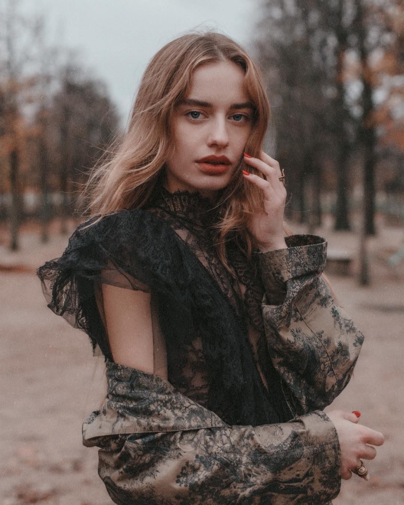 Эта девушка живет в Торонто и работает моделью, но также у нее есть свой руский видеоблог. Вы знаете её?