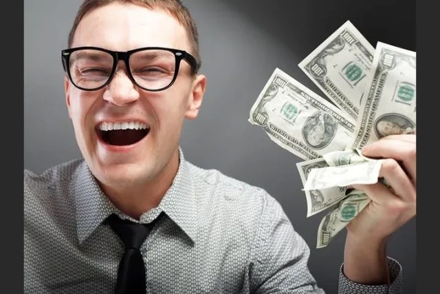 Ты взял в долг у друга 50 тыс. рублей, а вернуть через год договорились 55 тысяч. Когда пришло время возвращать деньги, ты также преподнес ему в подарок сертификат на 2 тыс. рублей. Сколько фактически, с учетом презента, составила ставка по займу?