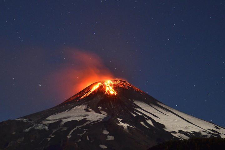 Какой способ является основным при спасении людей во время извержения вулкана?