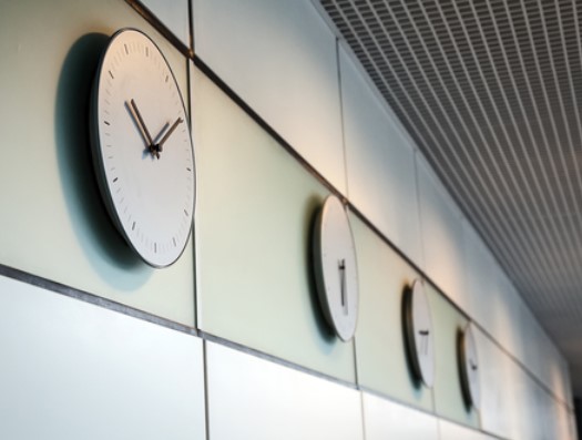 Какая из стран является рекордсменом по количеству часовых поясов?