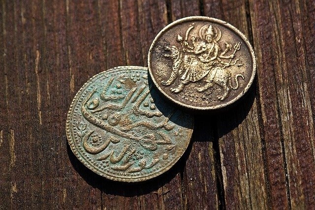 Какой валютой пользуются в Индонезии?
