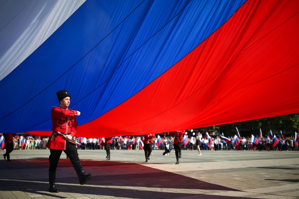 В 2007 году в Москве на гребном канале был поднят самый большой триколор. Его параметры составляли: