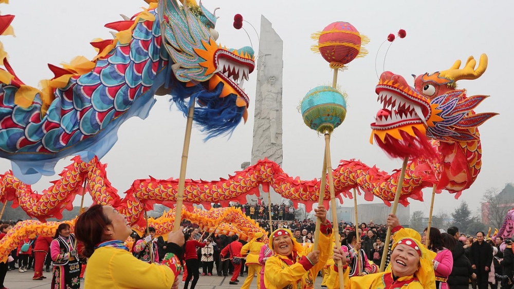 Какой красочный и яркий праздник отмечают китайцы 15 января?