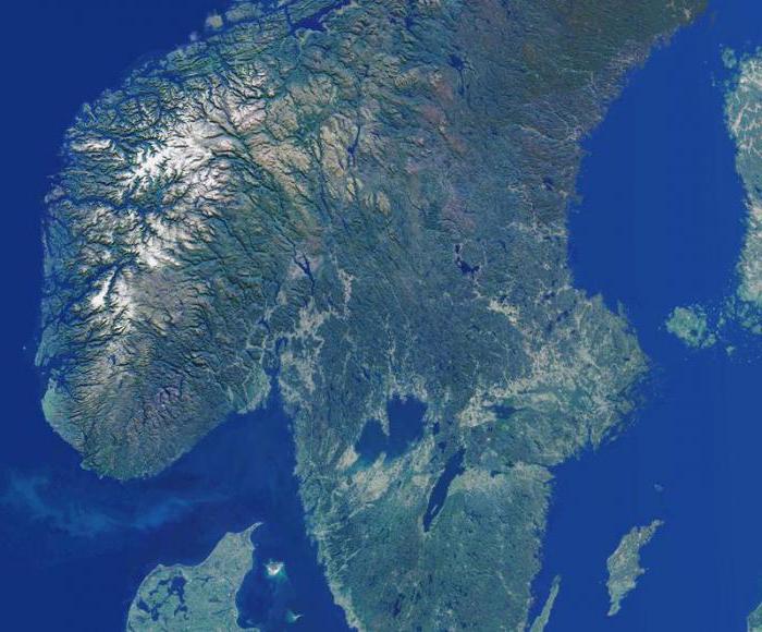 Какая страна находится на Скандинавском полуострове?