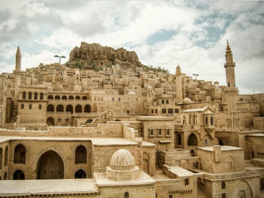 В какой из этих древних цивилизаций маленький рост считался даром богов и приносил немалые выгоды своему обладателю?