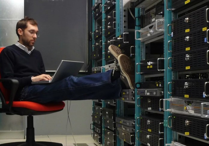 ___ кодом называется код, знаки которого передаются одновременно, образуя символ