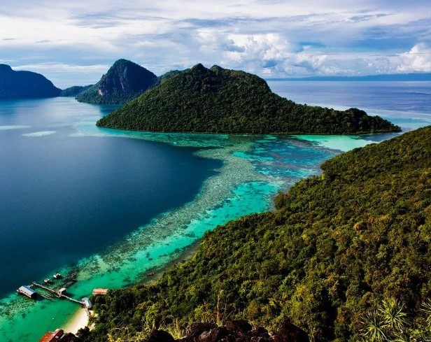 Какое место по величине среди островов мира занимает Калимантан?