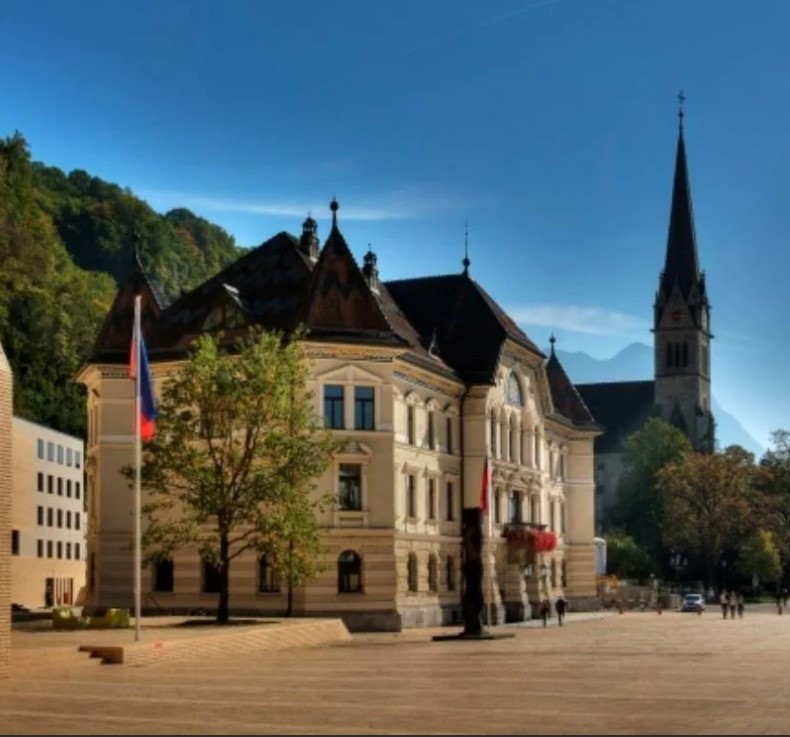 Какой из перечисленных населенных пунктов самый густонаселенный?