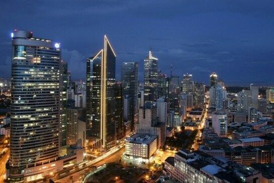 В Маниле, столице Филиппин, наибольшая плотность населения в мире. На один километр квадратный приходится