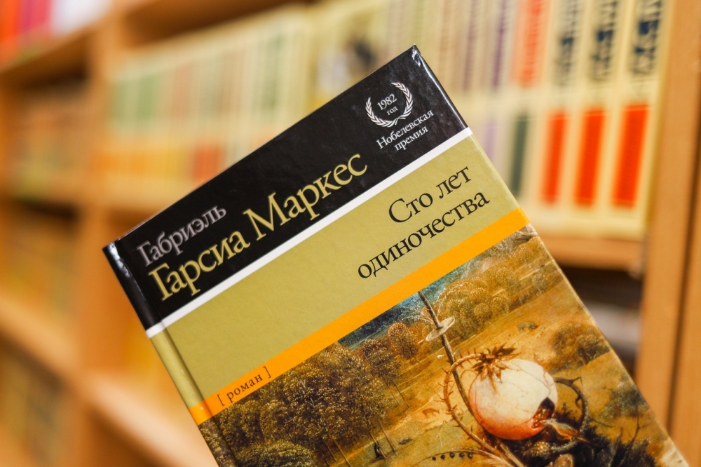  Кто из героев романа Маркеса «Сто лет одиночества» посвятил свою жизнь поиску философского камня?