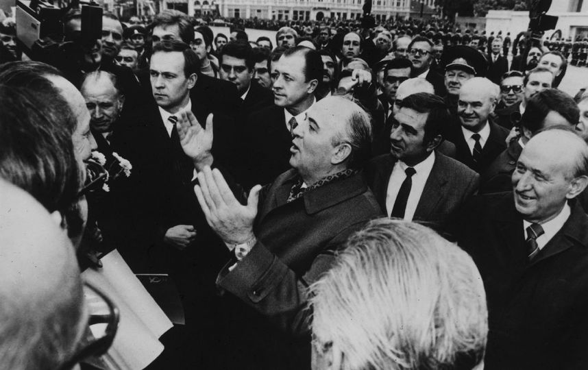 Первые массовые забастовки в СССР начались в...