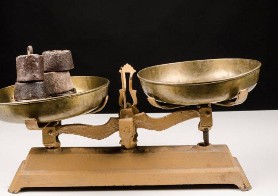 Сколько раз 85 килограммов 537 граммов содержатся в 5 центнерах 98 килограммах 759 граммах?