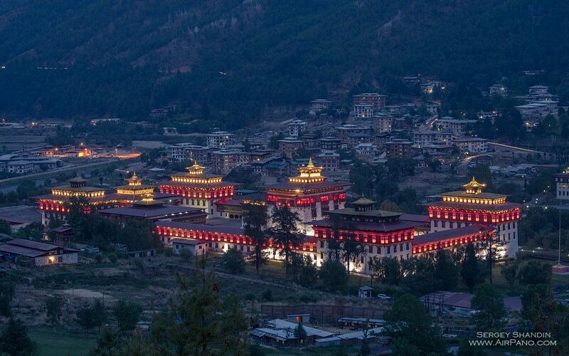 Столица Королевства Бутан в Гималаях Тхимпху известна во всем мире