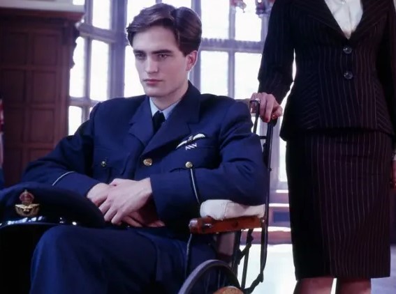 В 2006 году вышел фильм, где Роберт сыграл летчика, прикованного к инвалидному креслу.  Как назывался этот фильм?