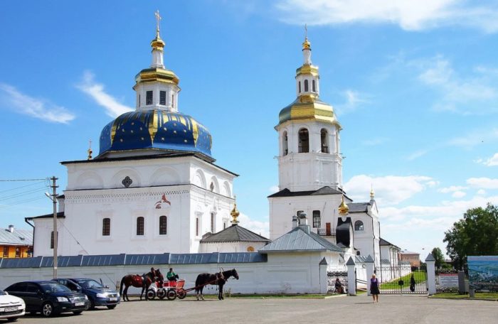 В каком городе находится церковь изображенная на рисунке