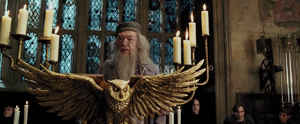 На втором курсе Гарри Поттер познакомился с любимцем Альбуса Дамблдора – Фоуксом. Кто это был?