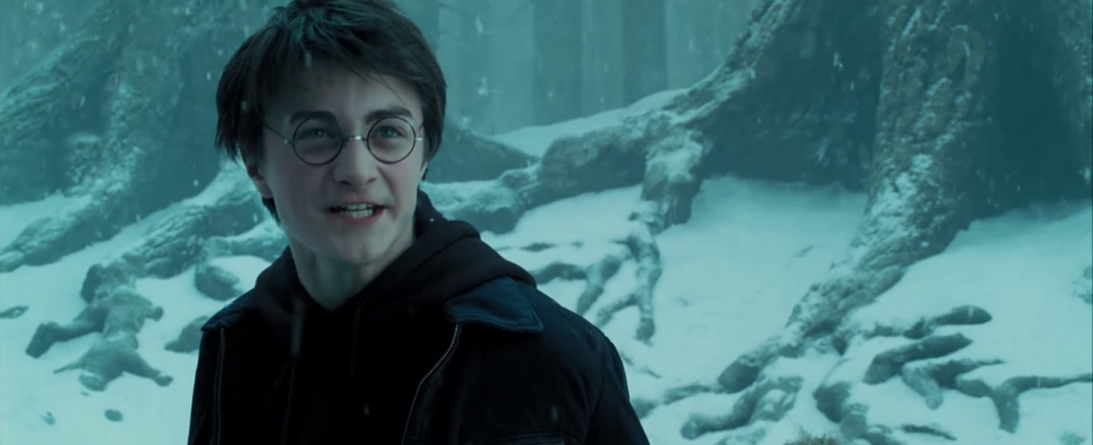 Гарри Поттер узнал о том, что его родителей предал лучший друг и раскрыл местоположение волшебников.
