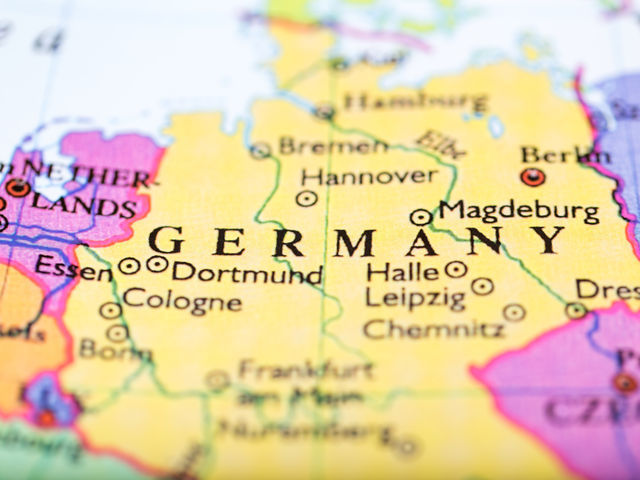 Германия меняла свою столицу семь раз. Какой город до Берлина был столицей? 