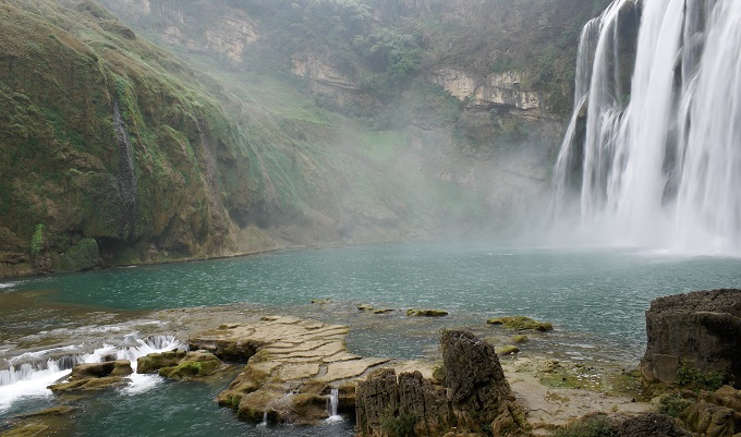 Высота одного из красивейших водопадов Китая — 78 метров, ширина — 101 метр