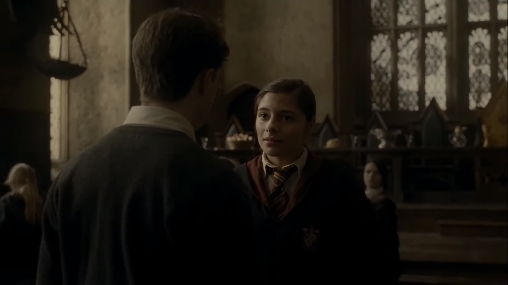 Когда Кэти возвращается в школу, к ней подходит Гарри. Волшебница говорит, что не помнит, кто ее проклял.