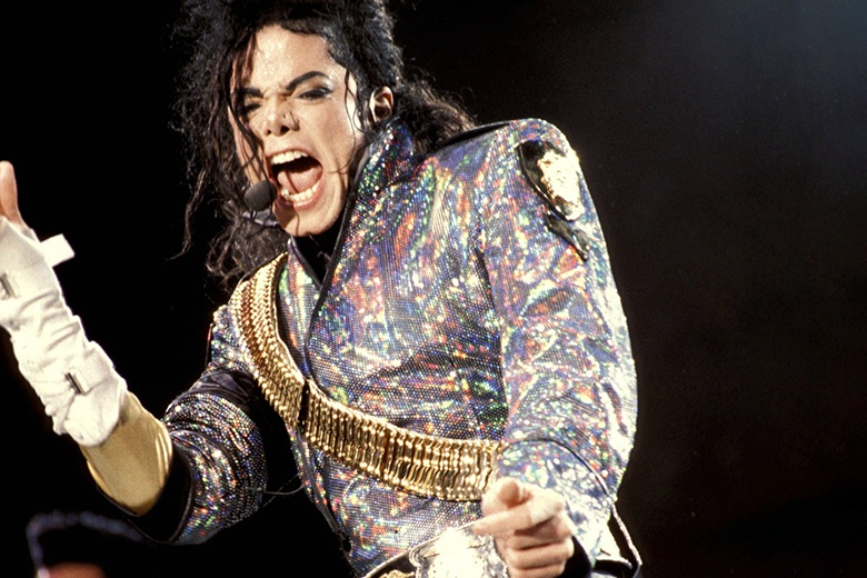 Выберите название песни в клипе которой, Майкл Джексон обратился в живого мертвеца.