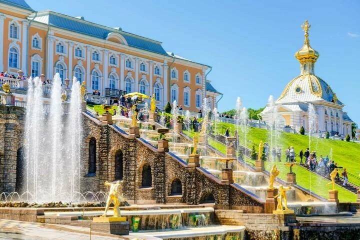 Как называется кабинет Петра Первого в большом дворце в Петергофе?