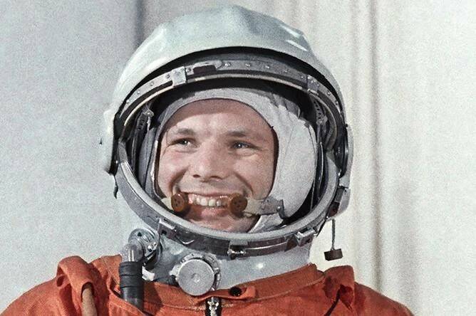 В каком году Юрий Гагарин полетел в космос?