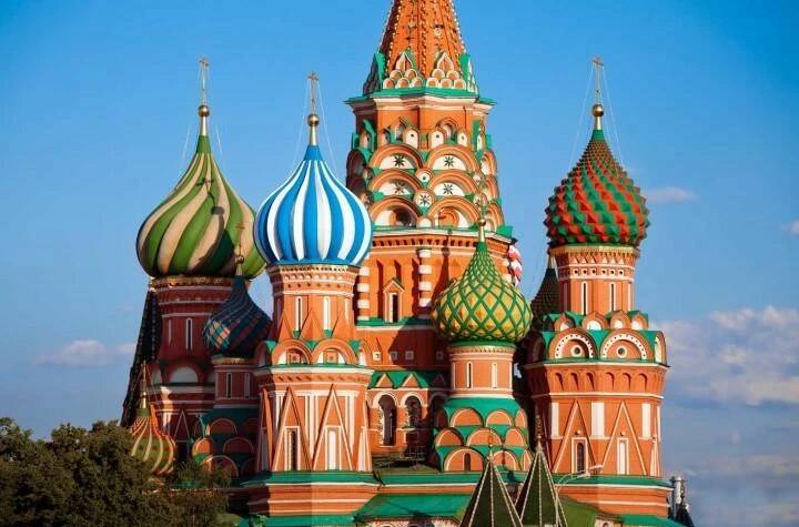 Какое из этих зданий в Москве было построено раньше других?