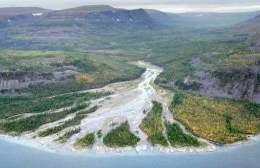 Полуостров, разделяющий моря Карское и Лаптевых.