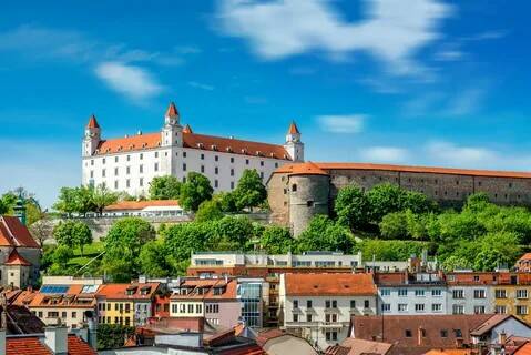 Какой из перечисленных городов является столицей Словакии?