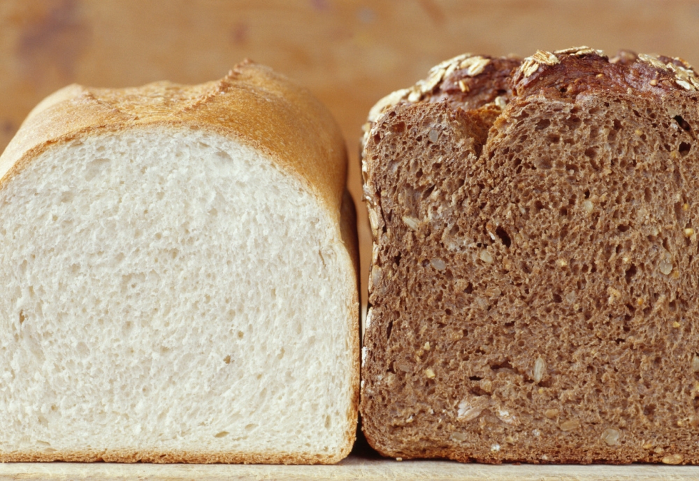 Белый хлеб намного калорийнее, чем черный.