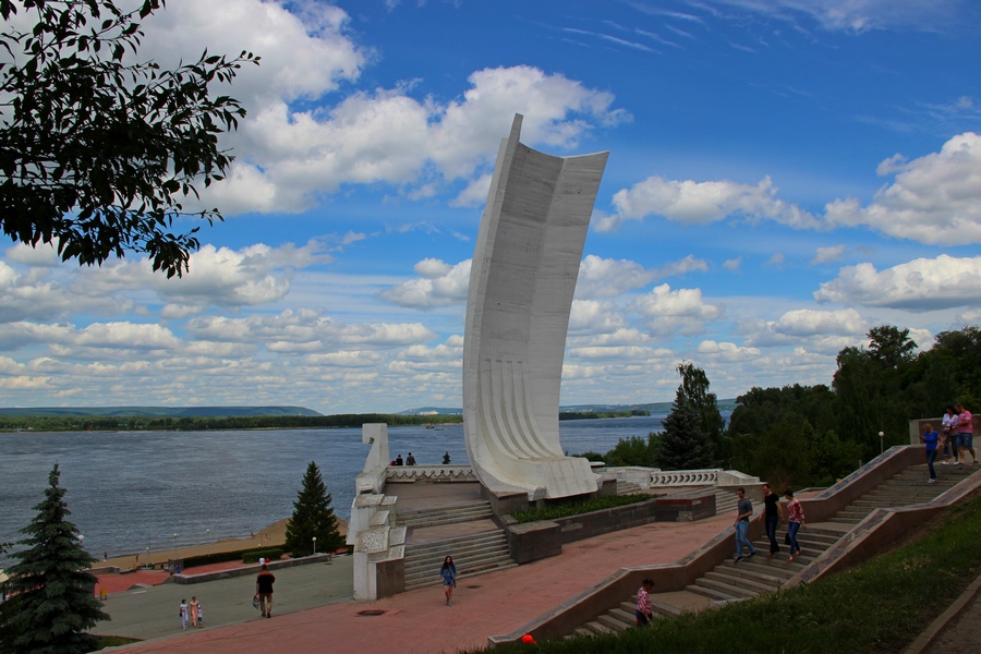 10.	Народная песня про провинциальный городок, в которой девушка рассказывает о своём беспокойстве и просит её успокоить.