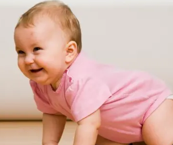 В каком возрасте у ребёнка происходит окостенение коленных чашечек?