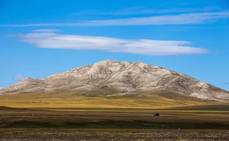 На картинке изображён пейзаж, который принадлежит Монголии. Как называется столица данной страны?