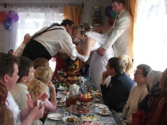 Смешные картинки про сельские свадьбы.